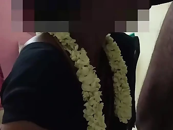 Tamil wifey gets garden-variety in doggy-style on pawing a steamy dude in Indian wifey vid