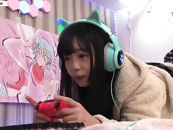 Gamer Sister-in-law Is So Absorbed In The Game That She Disregards Me While Fapping