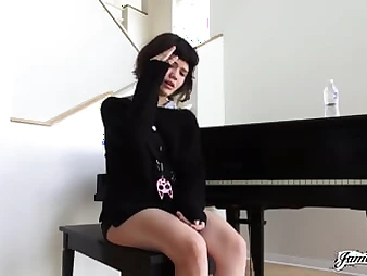 Yhivi gets her miserly pussy ravished at the end of one's tether James Deen's consequential flannel in HD porn