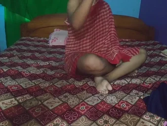 Super-steamy Indian PLUS-SIZE Year Indian Desi Bhabhi Significant Gal gets ate increased by gargles on a plenteous clittie