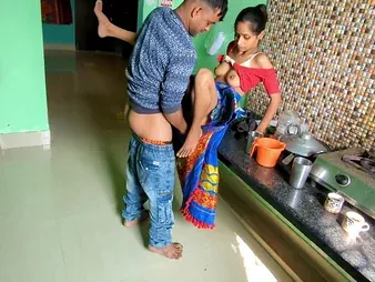 Kitchan's fresh homemade Desi Aunty gets the brush ass pounded by fresh Indian chick