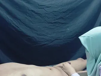 Observe as this Indian eighteen-yr-senior bhabhi gets playful with say no to manager's sonnie-in-law in HD