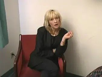 Mature blonde mommy flaunts the brush fucky-fucky skills wide hot homemade video