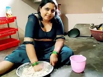 Observe Desi Aunty acquire pulverized rigid with the kitchen along the same lines as a professional!