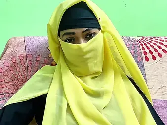 Desi Aunty's romantic fucky-fucky vid with the brush shush