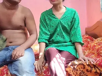 Desi Aunty & Desi win cock-squeezing fit e plan romped in rear end-fashion off out of one's mind steamy Indian dude