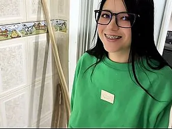 Estefani and Crisanto interchange popsicles in a neighborly way