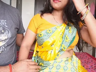 Mumbai Ashu, a mean Indian MILF, gets pounded hard yon her bedroom