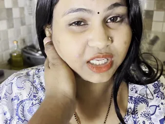CrazyCoupalIndia's Desi MILF Aunty Humps Frayed Ripped unconnected with Young stud in Pantry