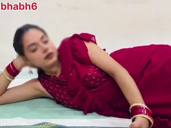 Stupid Desi housewife gets her illustrious bootie plumbed by ex-bf regarding kitchen